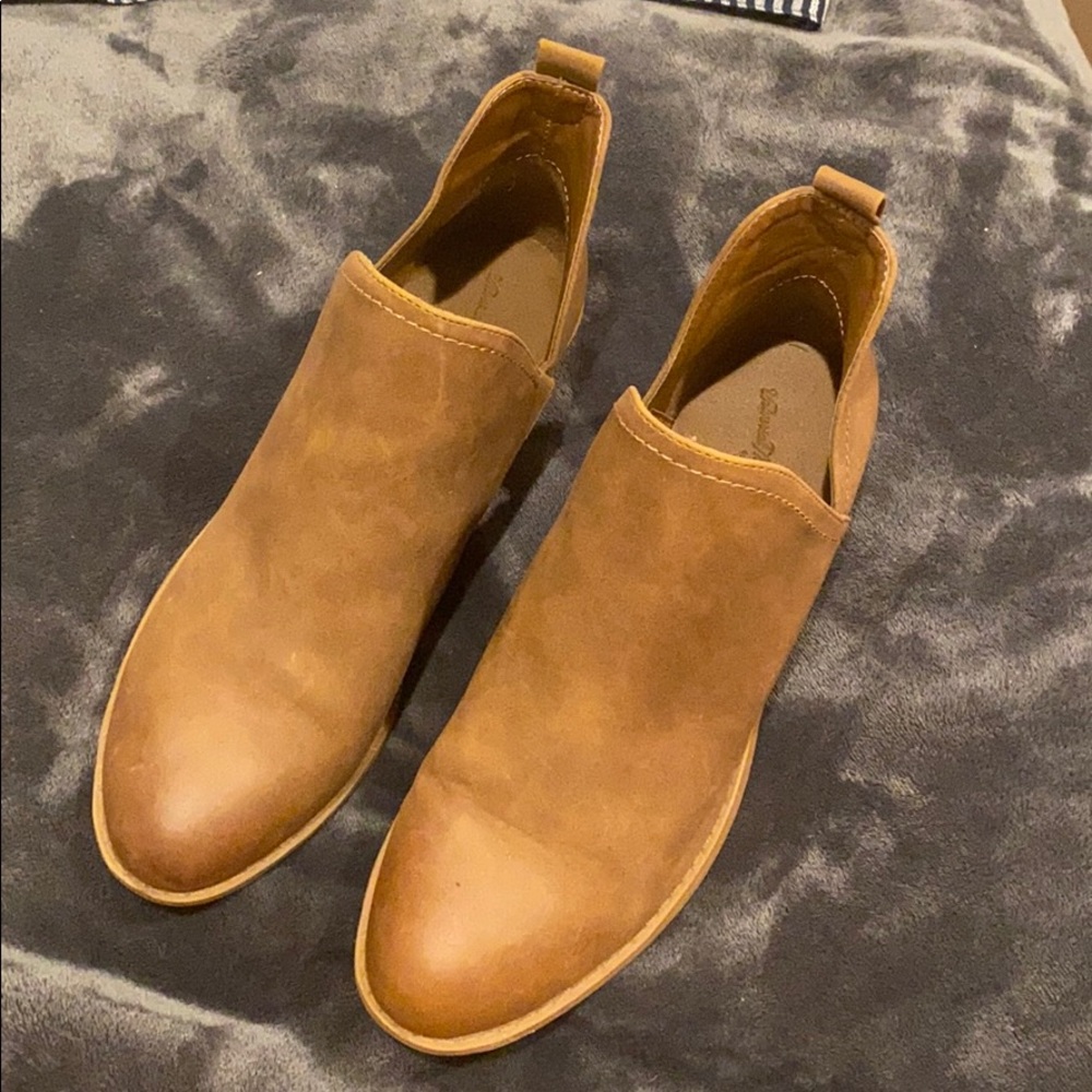 Universal Thread booties, size 9.5